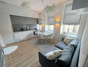 Comfortable 1 BD Old Town Apartment by Hostlovers